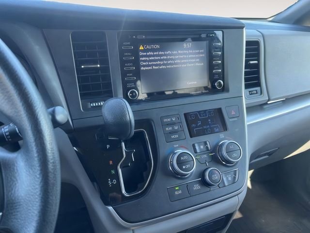 Used 2020 Toyota Sienna LE FWD image 12