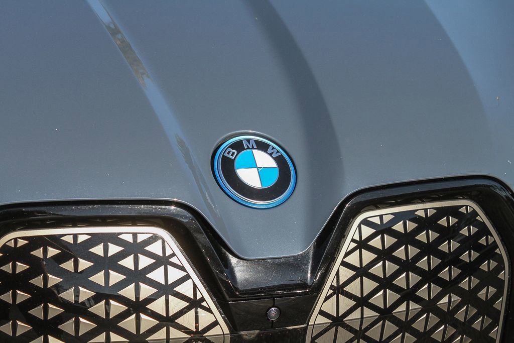 Used 2023 BMW iX xDrive50 w/ Premium Package image 6