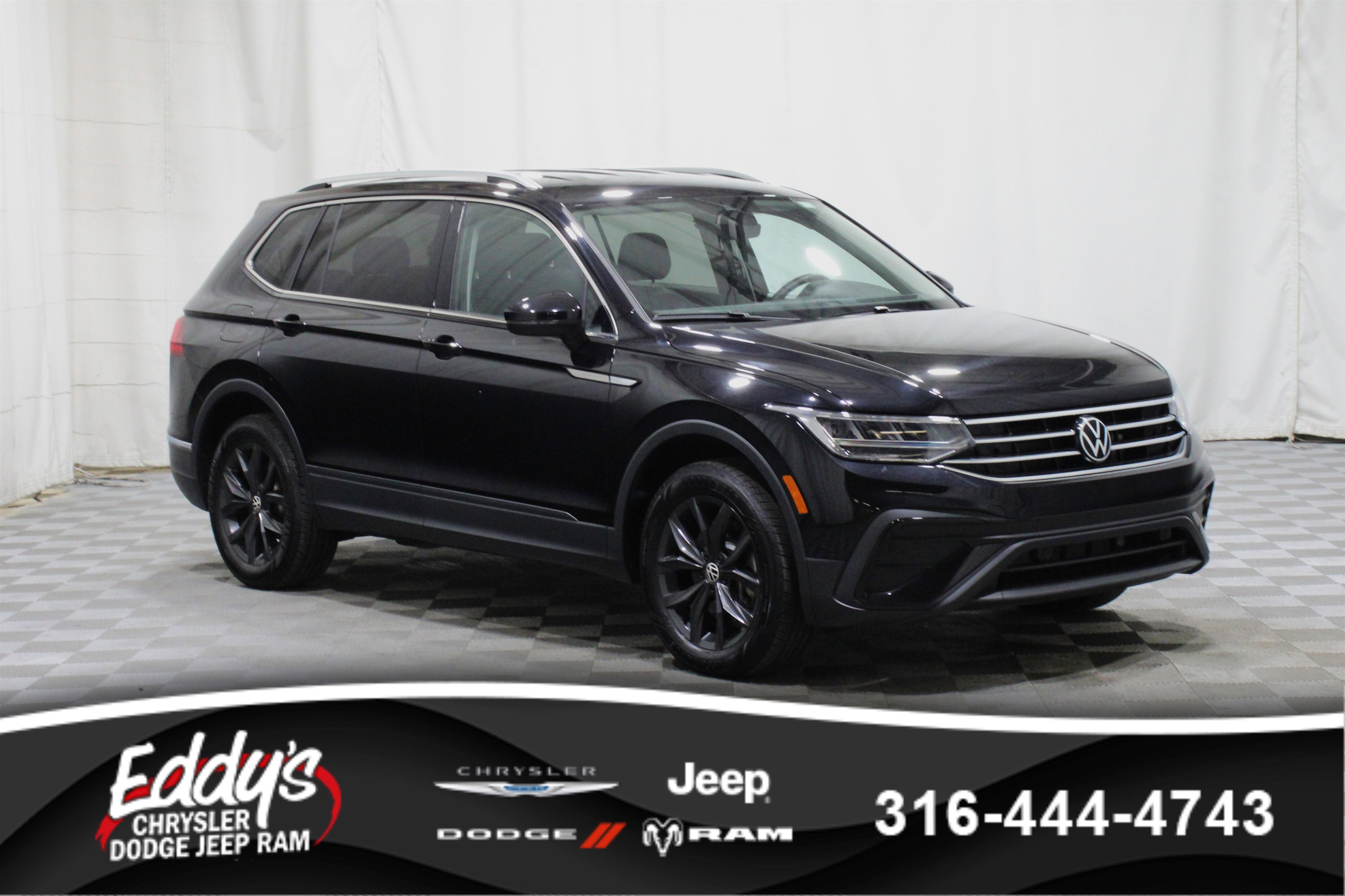 Used 2024 Volkswagen Tiguan SE image 1