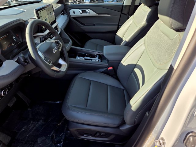 New 2026 Ford Explorer Active w/ Active Comfort Package RWD image 6