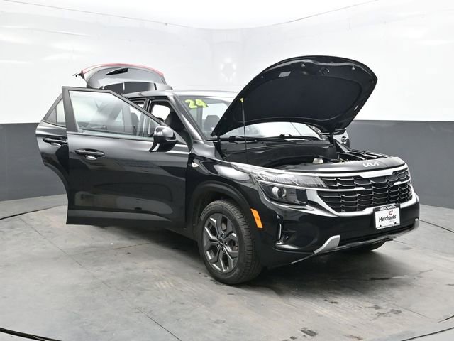 Used 2024 Kia Seltos LX AWD/4WD image 41