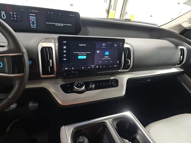 Used 2025 Ford Expedition Active image 6