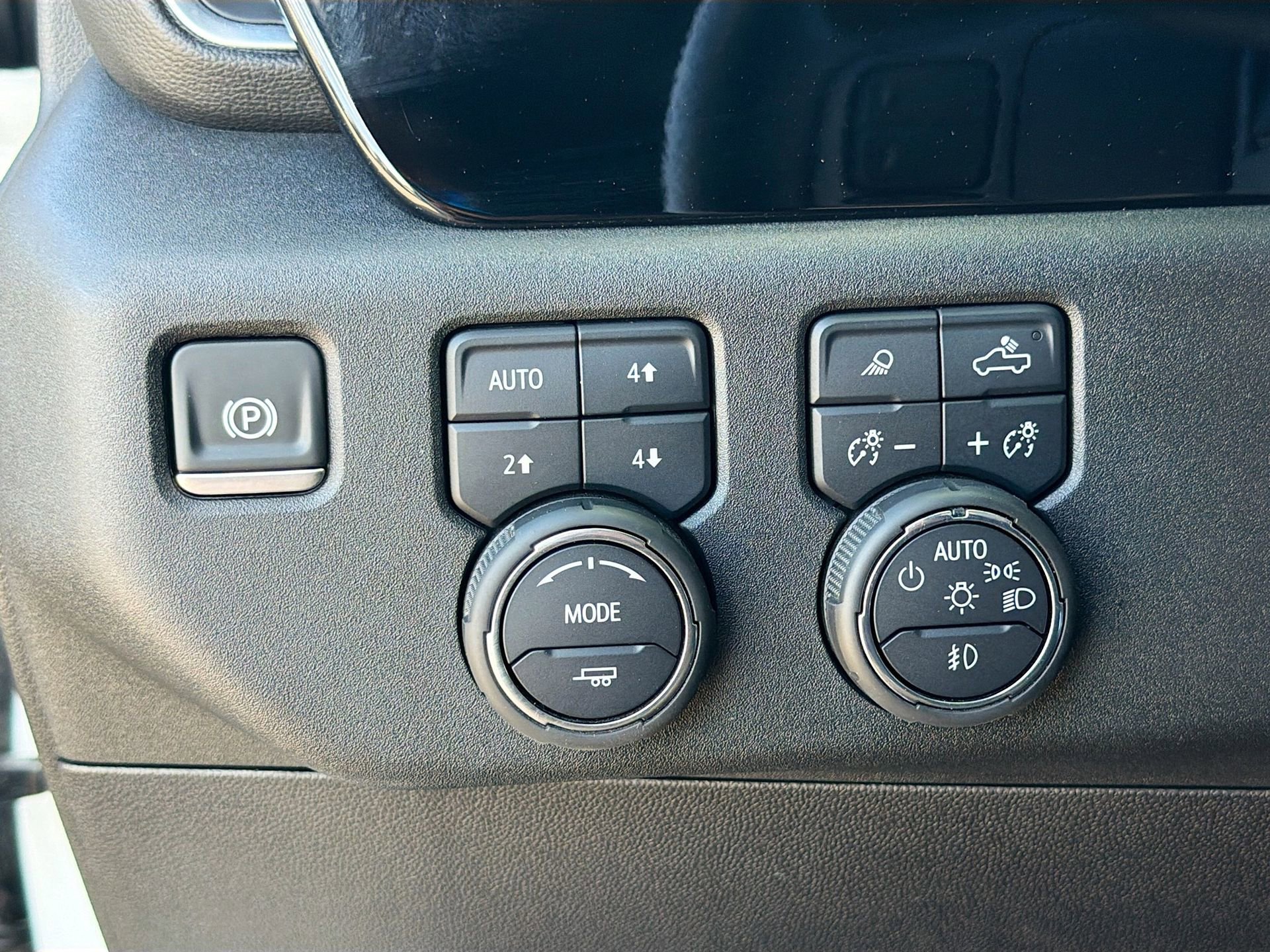 Used 2025 Chevrolet Silverado 2500 LTZ w/ LTZ Convenience Package image 36