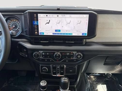 Used 2024 Jeep Wrangler Unlimited Sahara AWD/4WD image 10