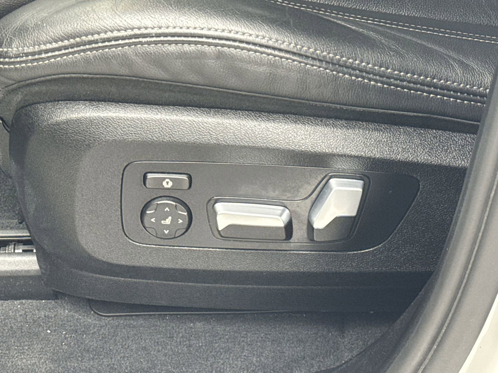 Used 2021 BMW X5 sDrive40i w/ M Sport Package image 16