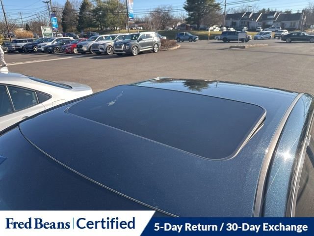 Used 2016 Toyota Camry SE w/ Moonroof Package image 4