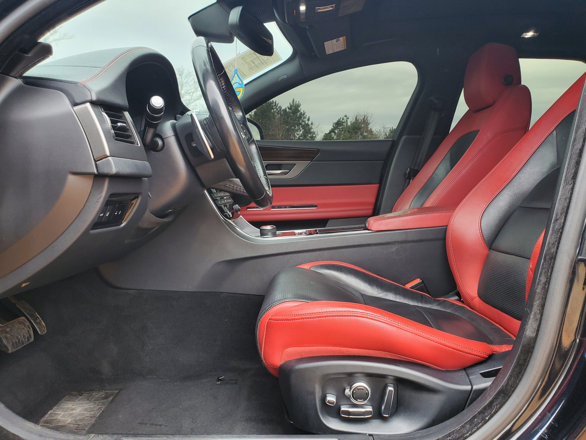 Used 2018 Jaguar XF First Edition image 25