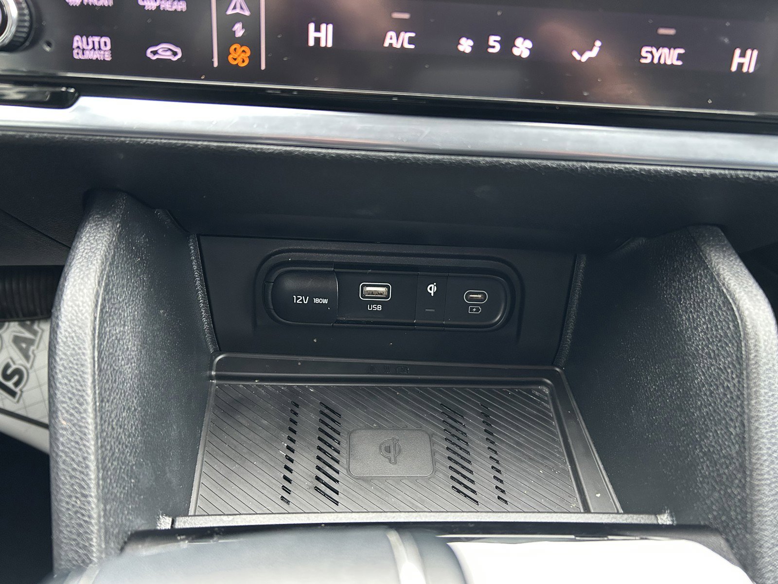 Used 2025 Kia Sportage SX image 29