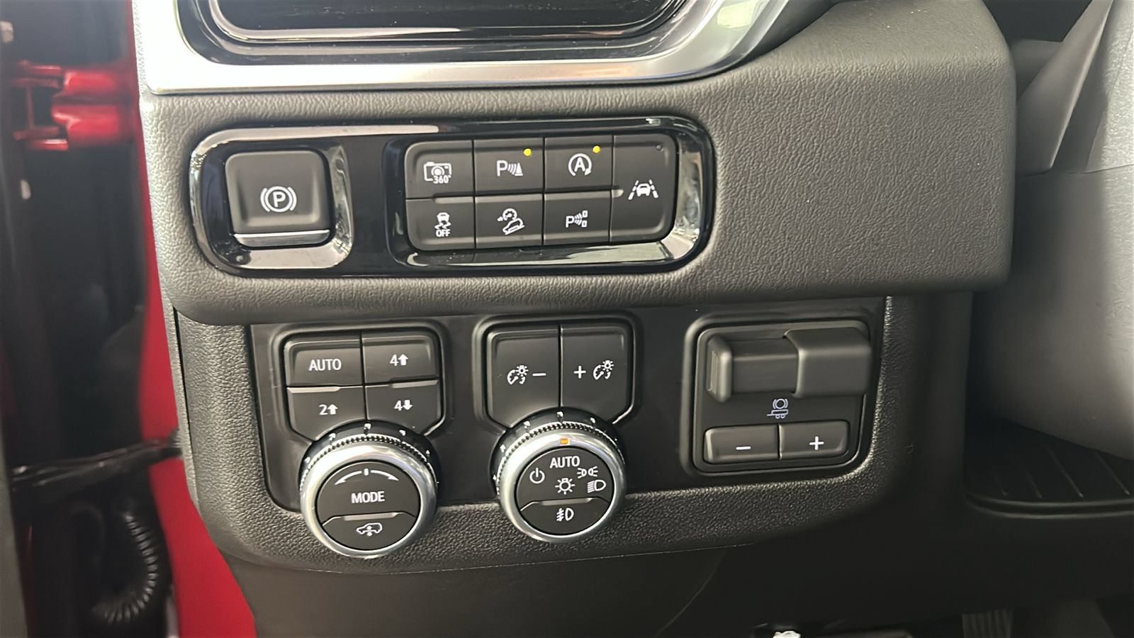 New 2026 GMC Yukon Denali w/ Sun & Power Step Package AWD/4WD image 23