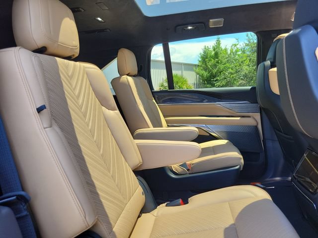 Certified 2025 Cadillac Escalade IQ Sport 2 w/ LPO, ONYX Package AWD/4WD image 33
