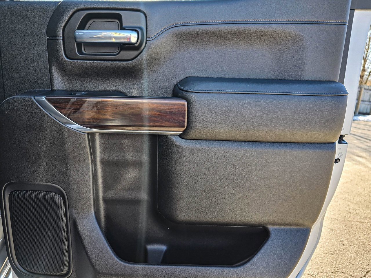 Used 2021 GMC Sierra 1500 SLT image 41