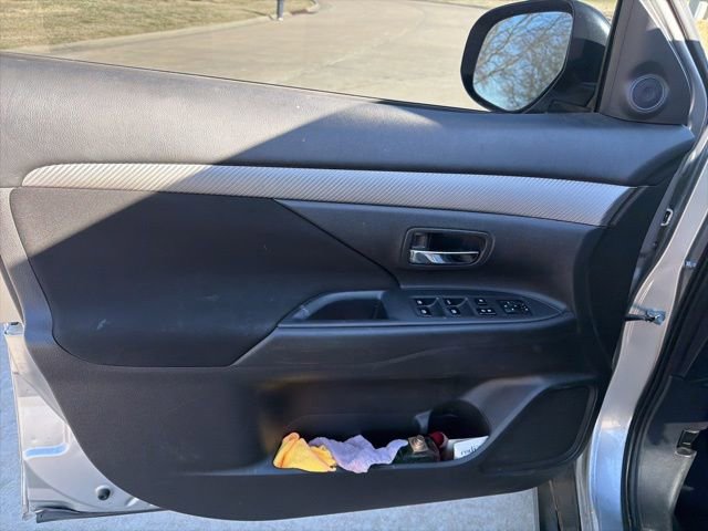 Used 2018 Mitsubishi Outlander SEL image 11