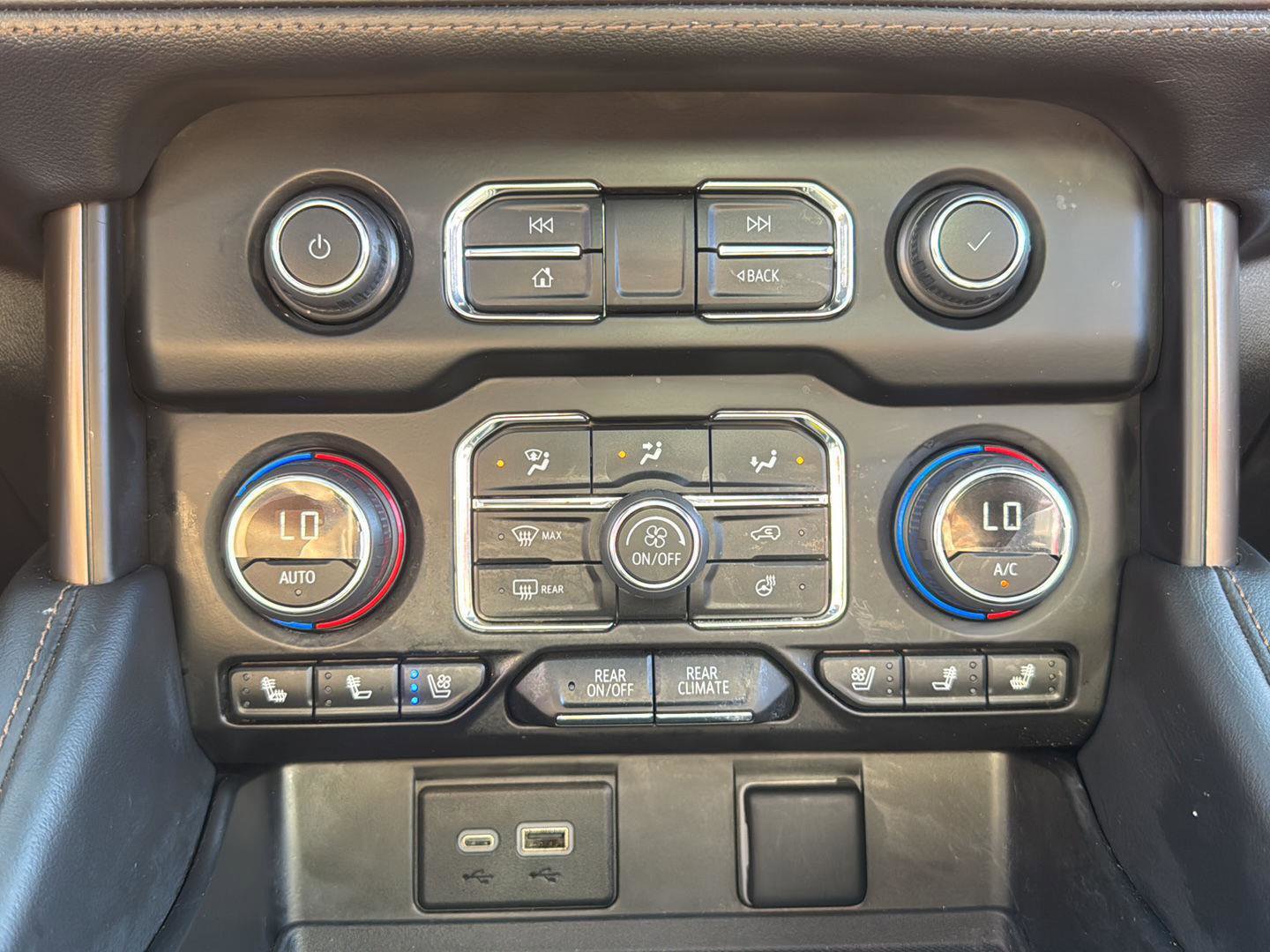 Used 2024 Chevrolet Tahoe High Country w/ Advanced Technology Package image 40