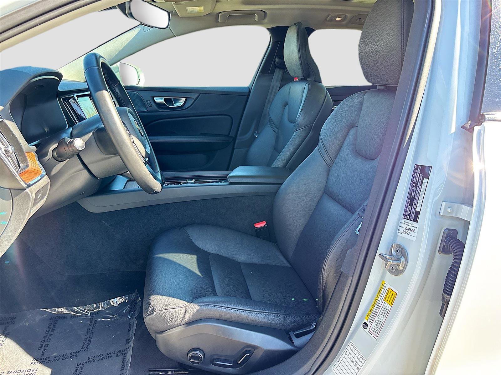 Used 2025 Volvo V60 B5 Cross Country Plus image 22