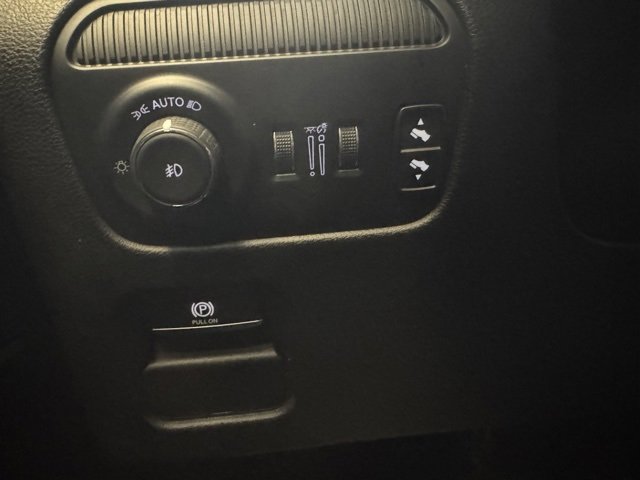 Used 2023 Jeep Wagoneer Series III w/ Premium Group I image 12