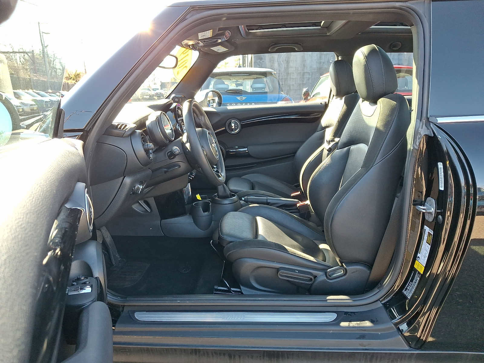 Used 2019 MINI Cooper 2-Door Hardtop image 13