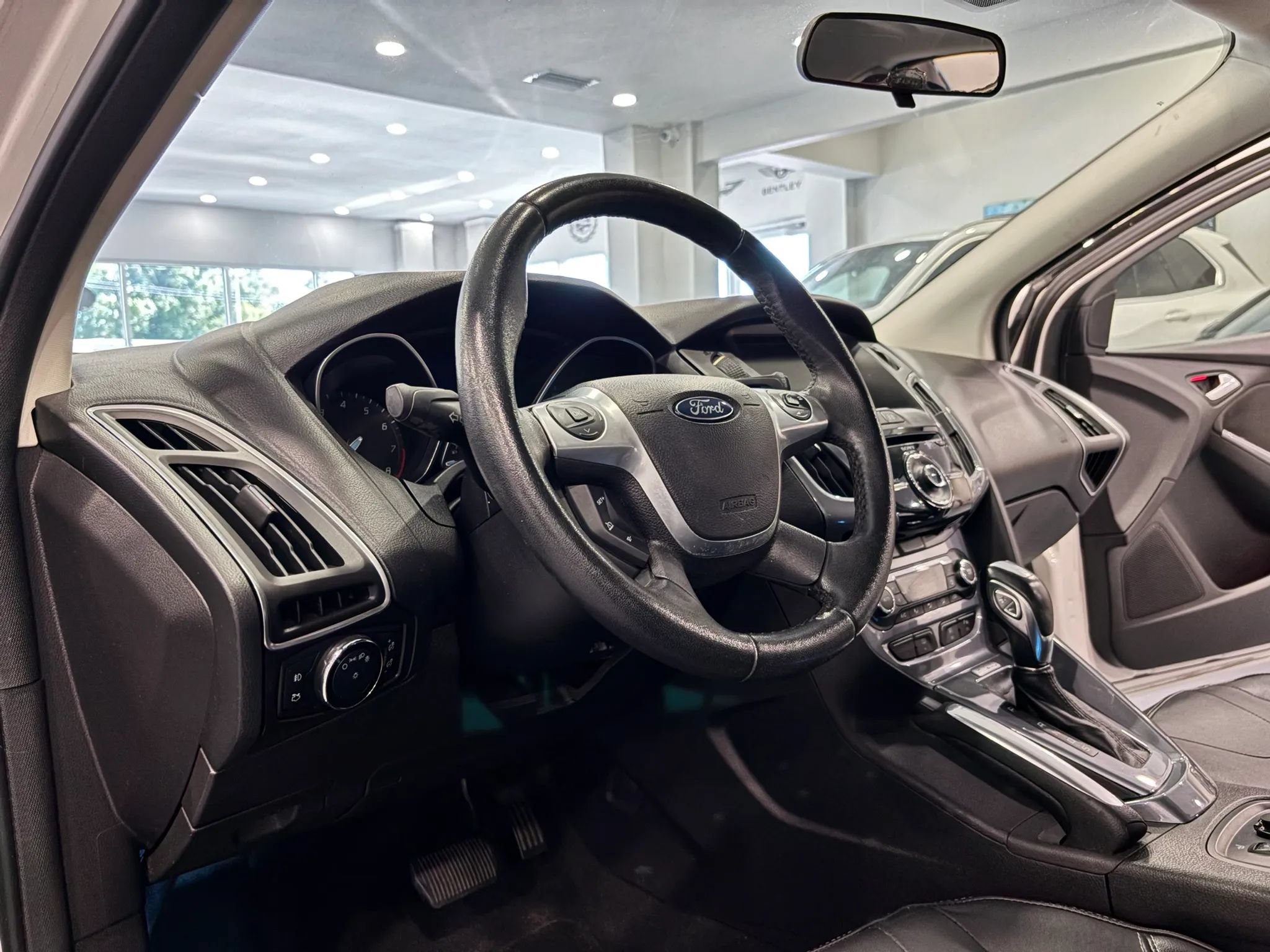 Used 2014 Ford Focus Titanium FWD image 9