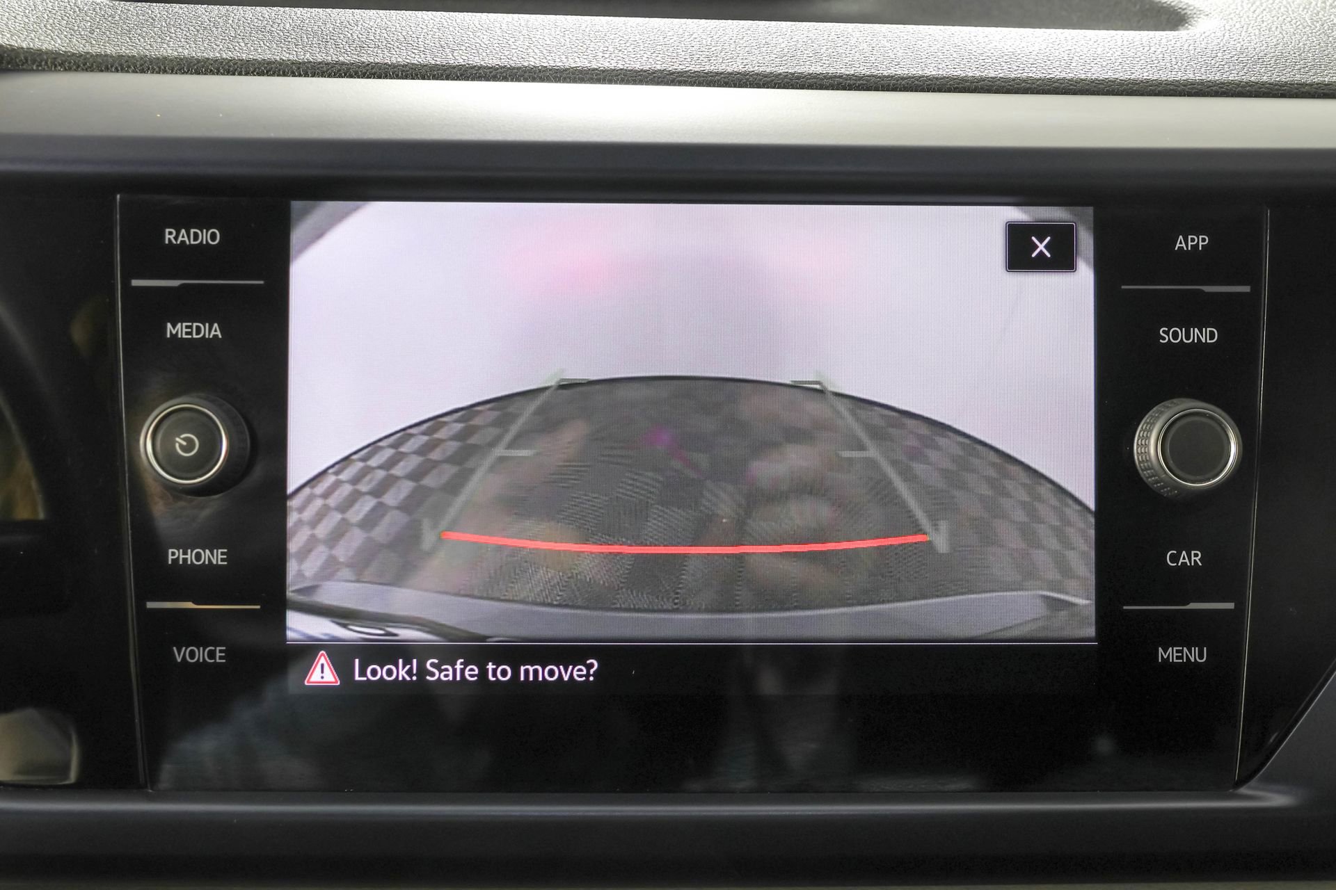 Used 2022 Volkswagen Taos SE w/ Panoramic Sunroof Package image 8