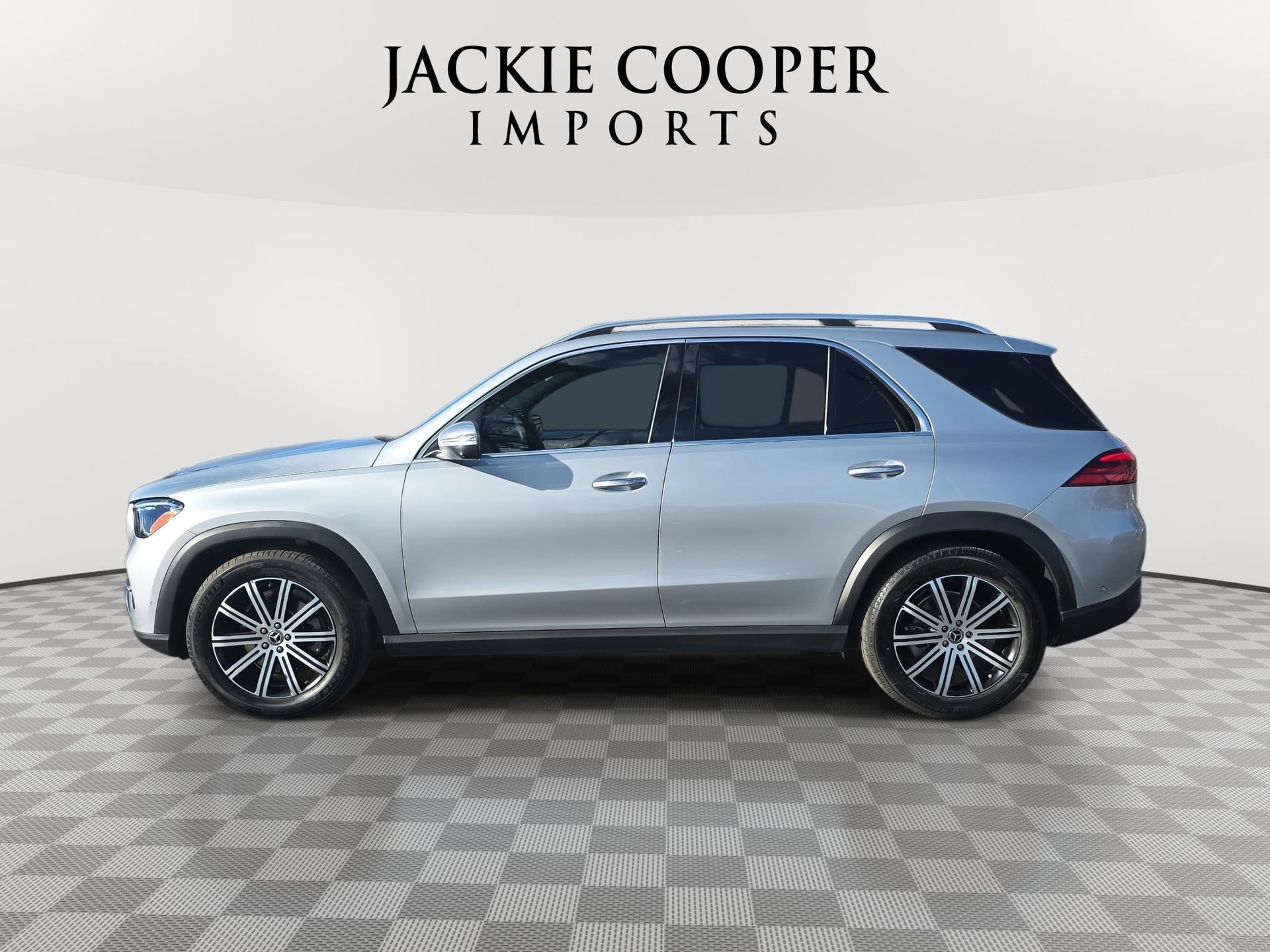 Used 2025 Mercedes-Benz GLE 350 4MATIC image 8
