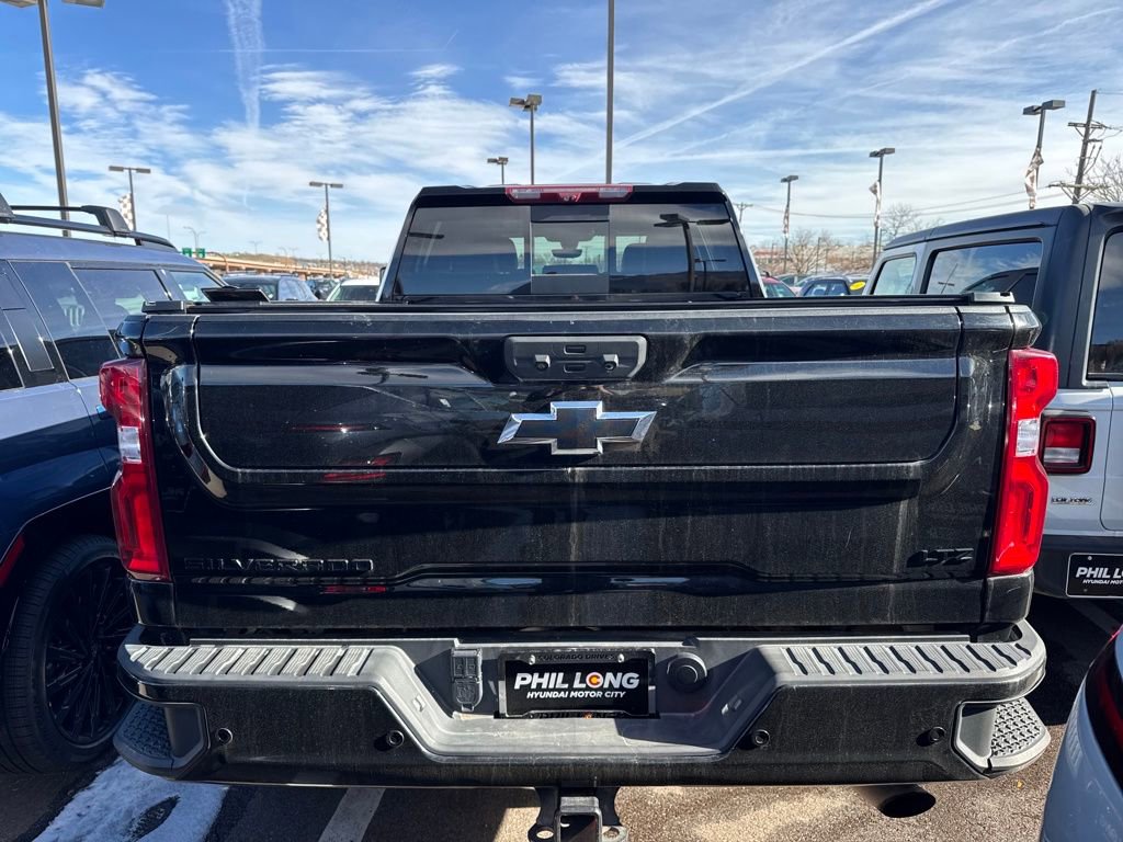 Used 2022 Chevrolet Silverado 2500 LTZ w/ LTZ Plus Package image 4