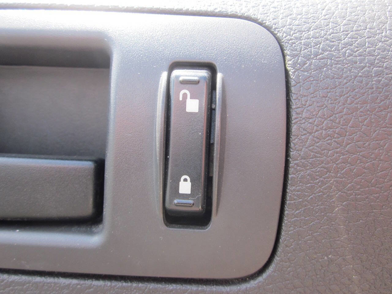 Used 2005 Ford Mustang Premium image 27