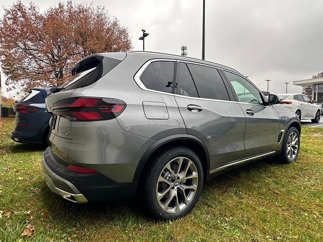 New 2026 BMW X5 xDrive40i w/ Premium Package image 3