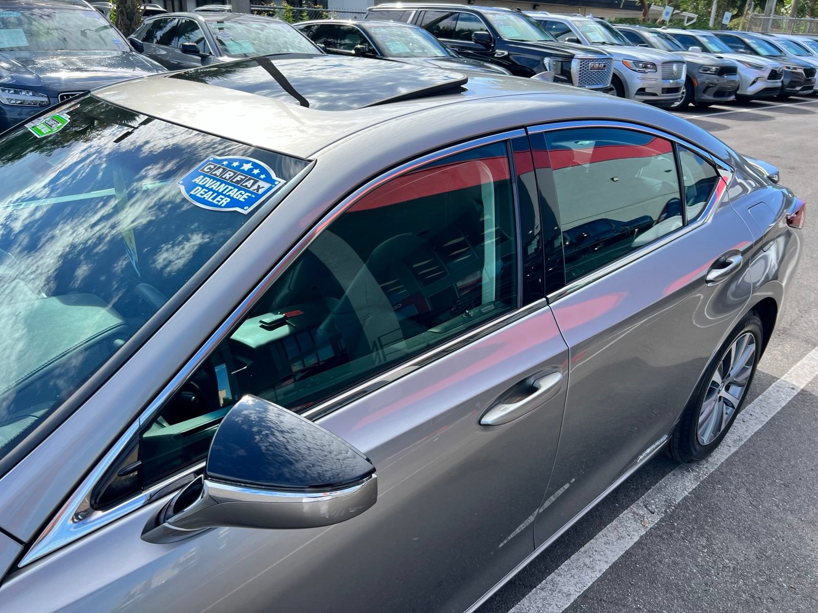 Used 2020 Lexus ES 300h w/ Premium Package FWD image 21