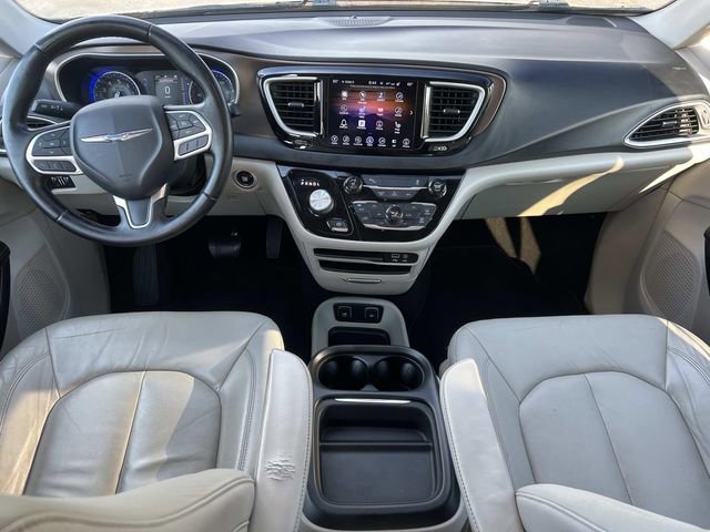 Used 2017 Chrysler Pacifica Touring-L FWD image 15