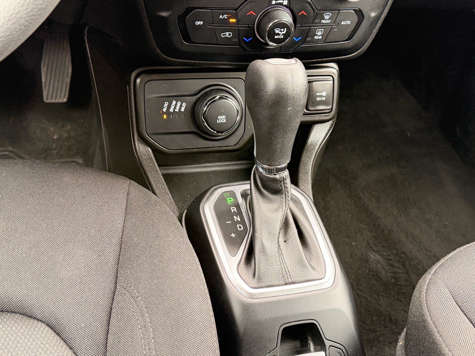 Used 2023 Jeep Renegade Latitude AWD/4WD image 20
