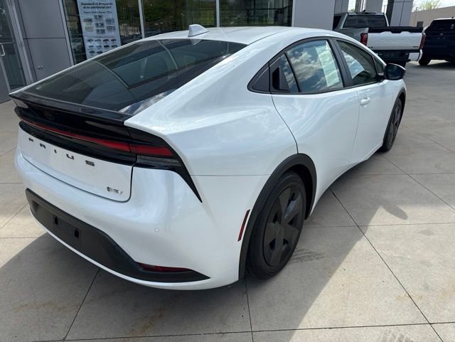 Used 2025 Toyota Prius LE FWD image 7