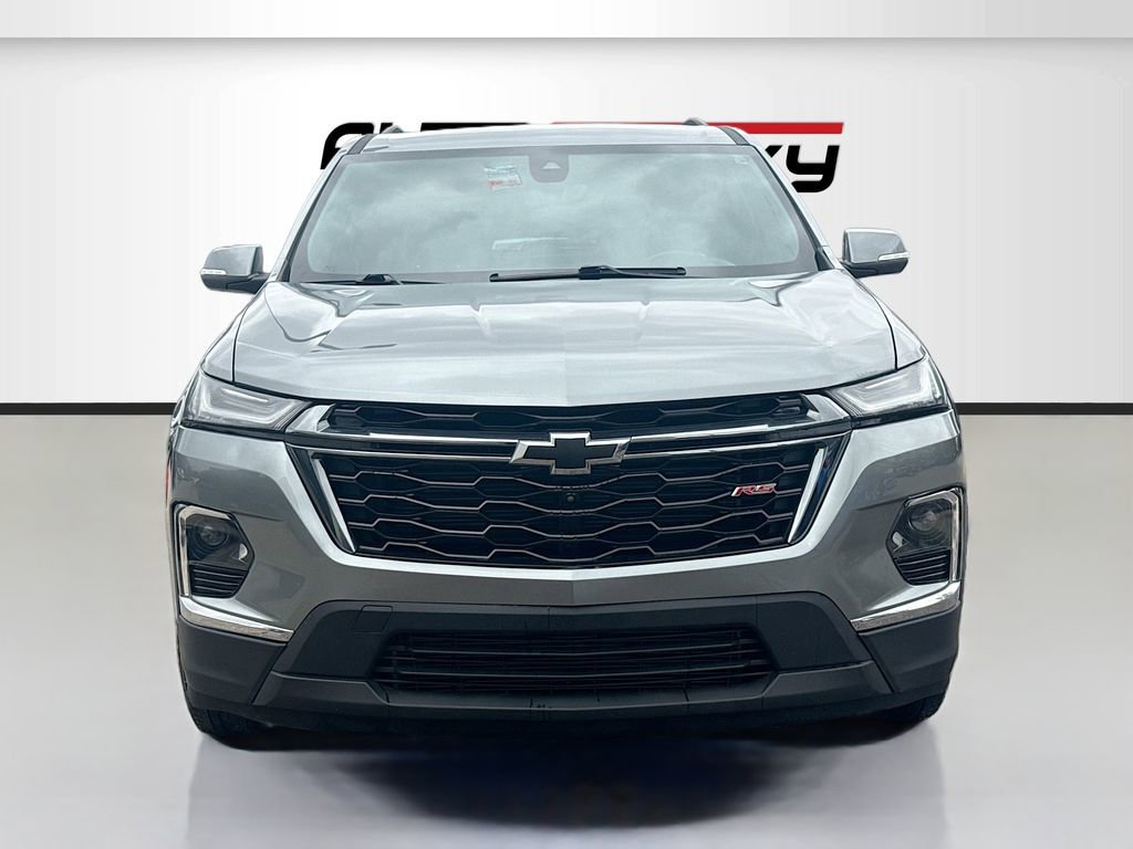 Used 2023 Chevrolet Traverse RS image 2