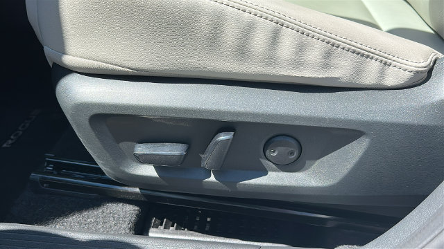 Used 2023 Nissan Rogue SL AWD/4WD image 10