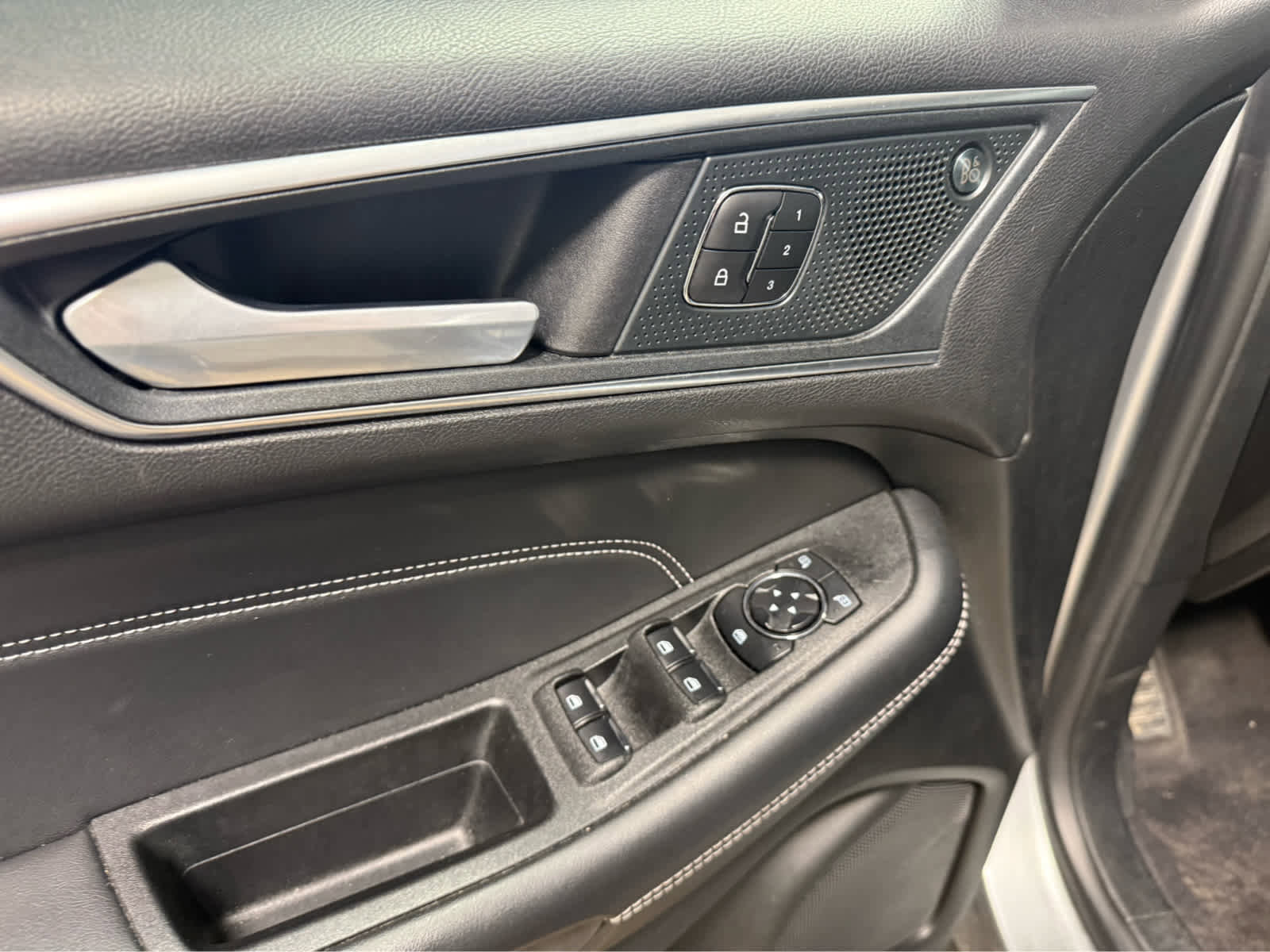 Used 2024 Ford Edge SEL image 7