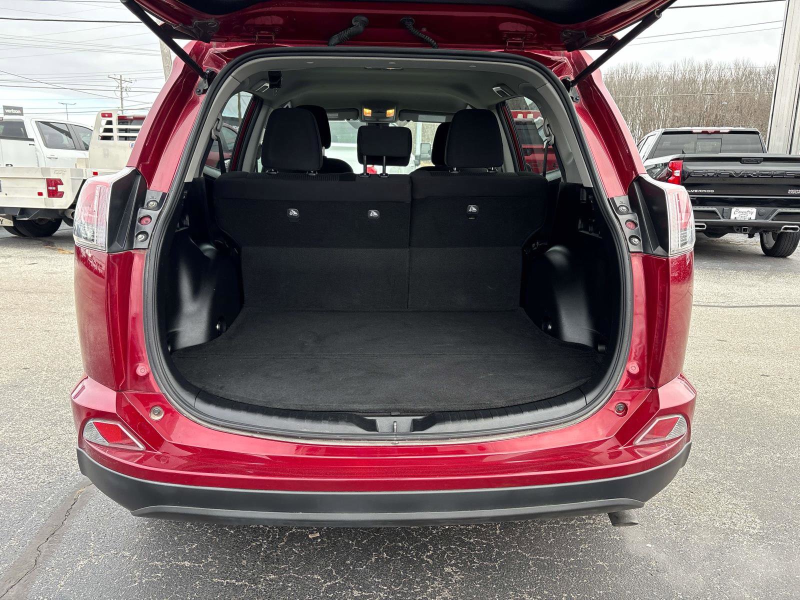 Used 2018 Toyota RAV4 LE image 5