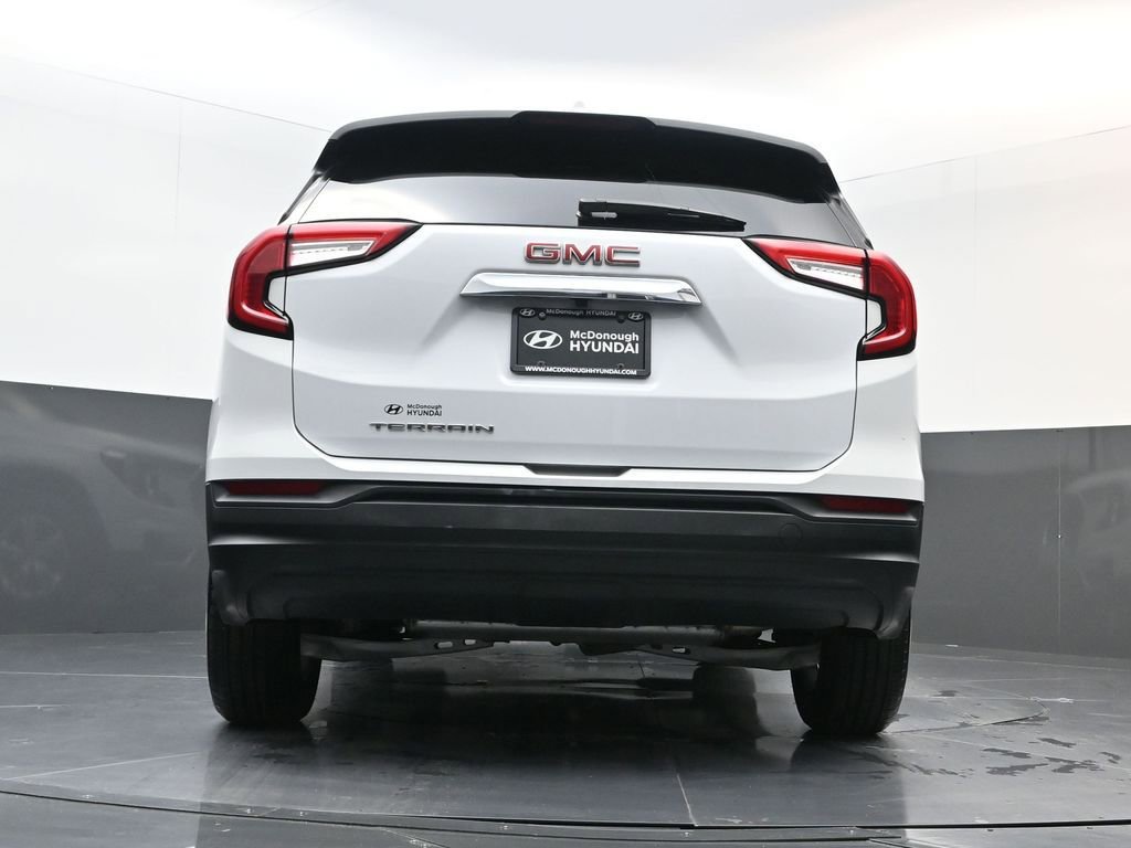 Used 2023 GMC Terrain SLE w/ Driver Convenience Package image 16