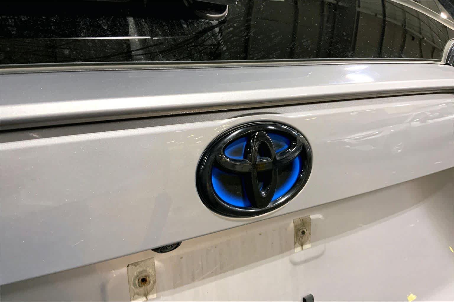 Used 2024 Toyota RAV4 SE w/ Weather & Moonroof Package AWD/4WD image 10