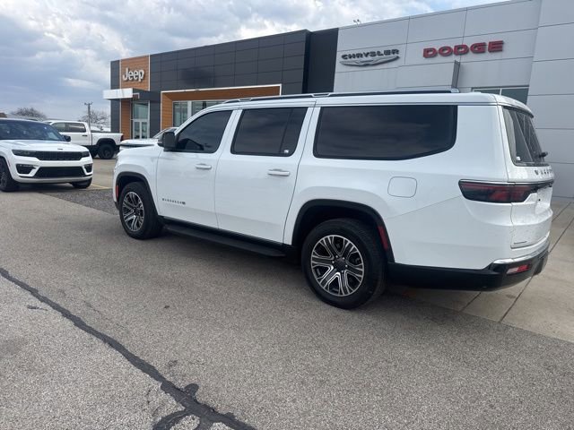 Used 2023 Jeep Wagoneer L Series II w/ HD Trailer Tow Package image 4