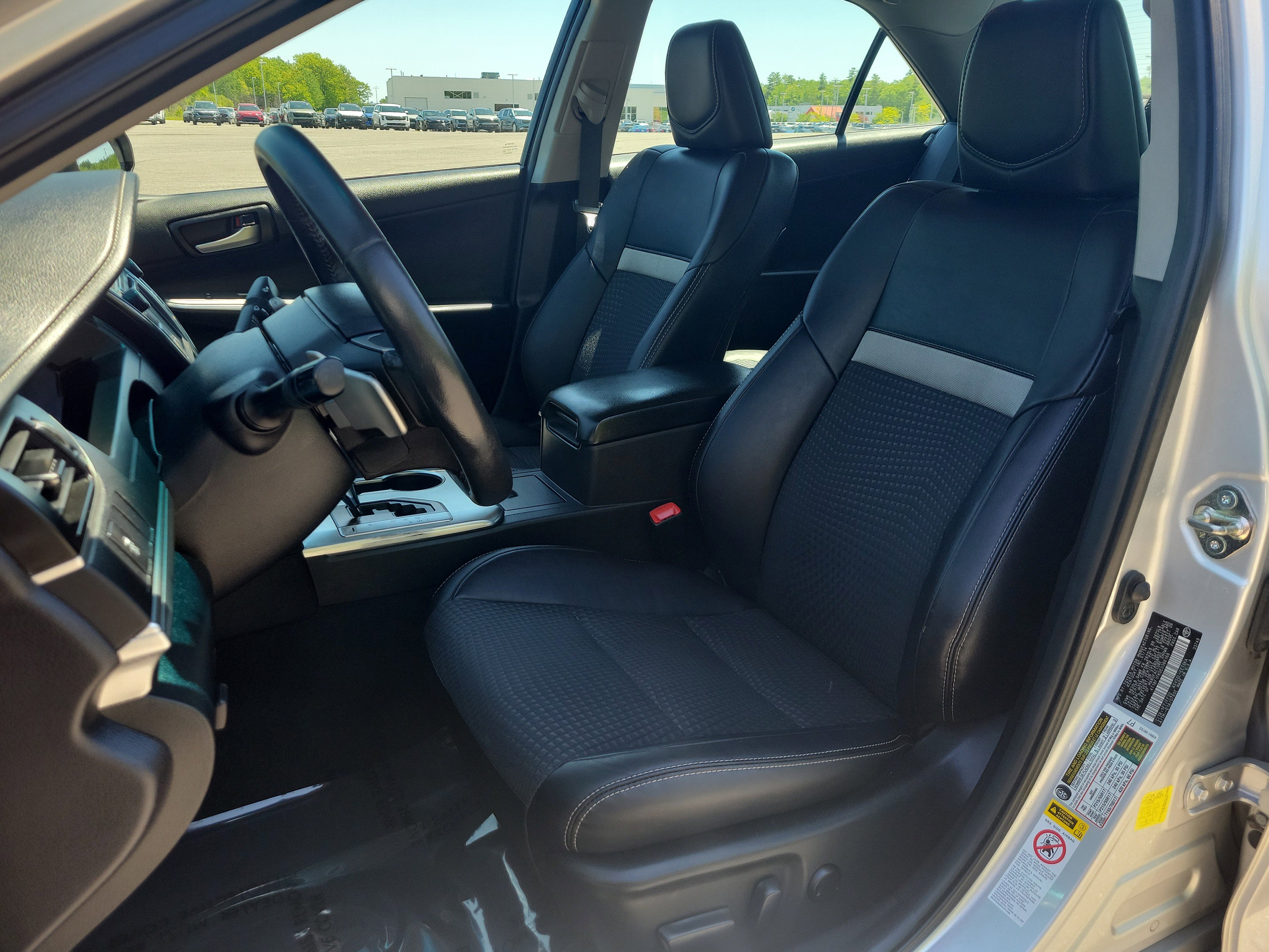 Used 2014 Toyota Camry SE FWD image 14