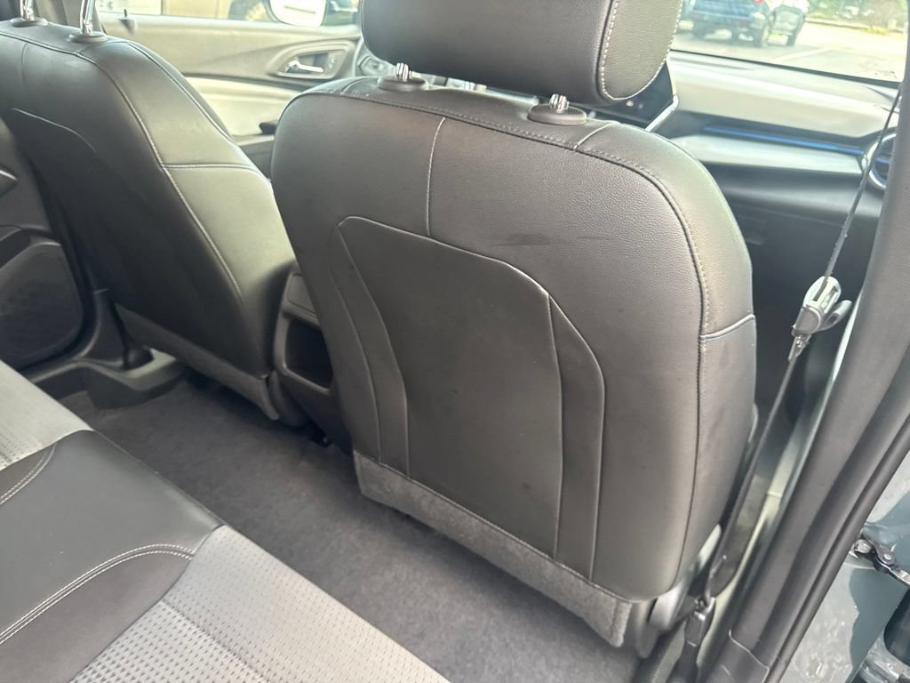 Used 2025 Chevrolet Trax LT FWD image 35