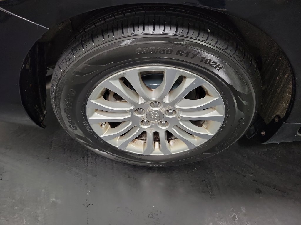 Used 2013 Toyota Sienna XLE FWD image 11
