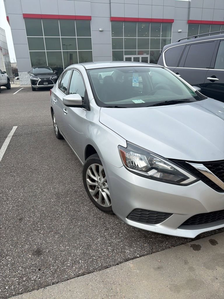 Used 2019 Nissan Sentra SV image 2