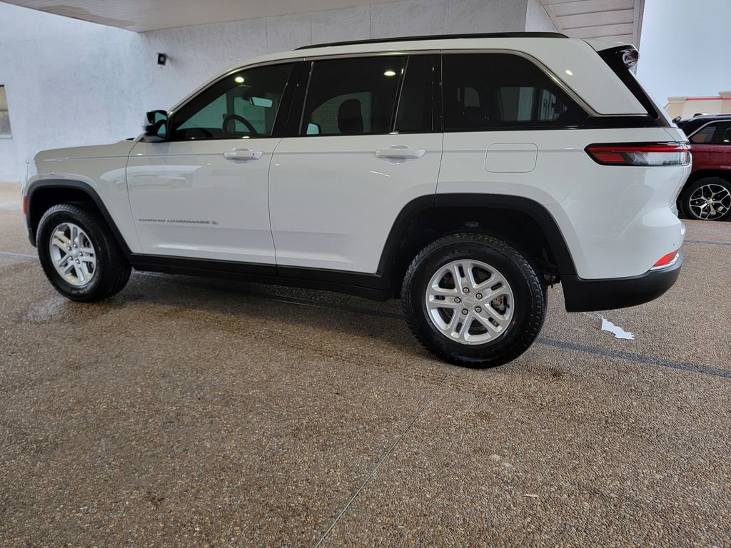 Used 2025 Jeep Grand Cherokee Laredo w/ Trailer Tow Package image 3