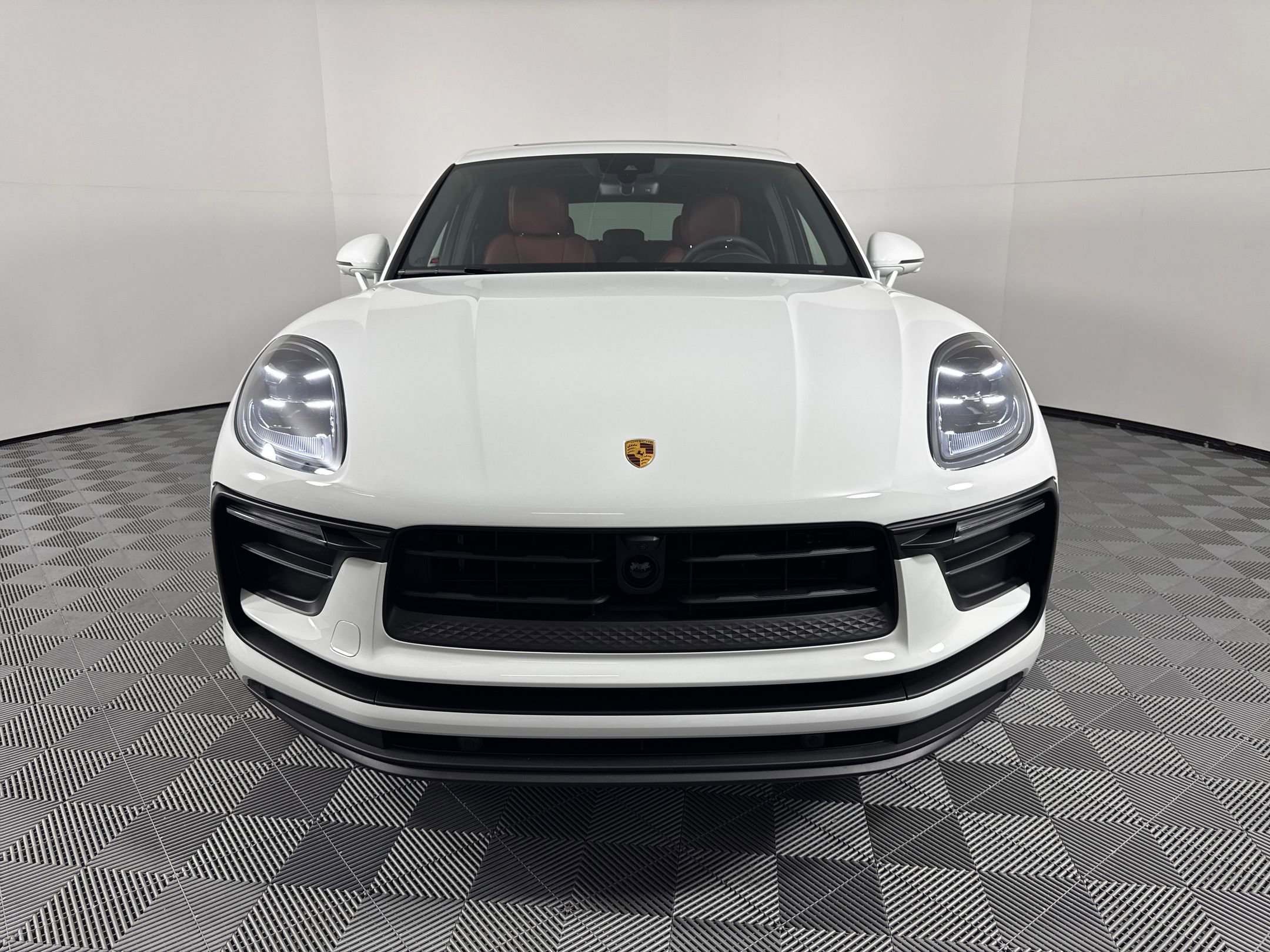 Certified 2026 Porsche Macan image 10
