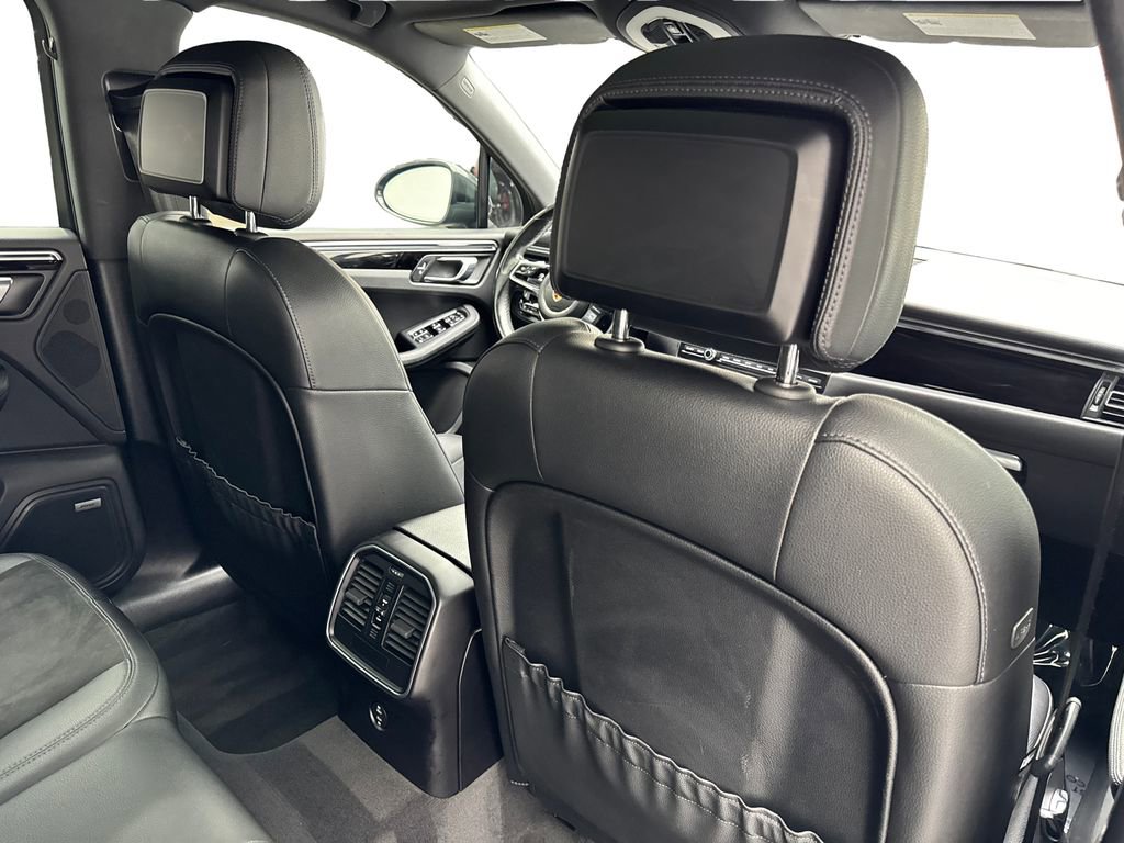 Used 2021 Porsche Macan image 40
