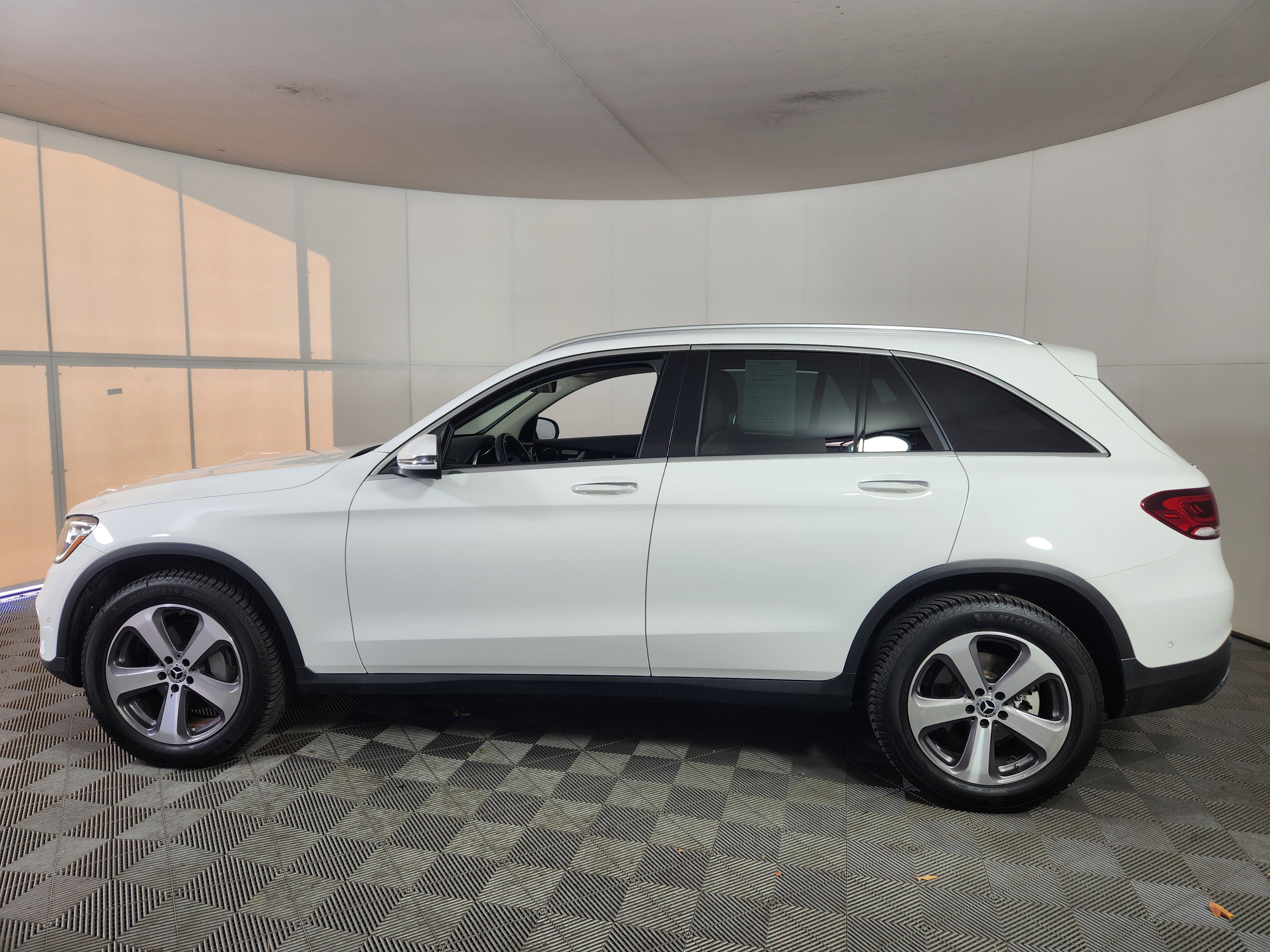 Used 2022 Mercedes-Benz GLC 300 image 4
