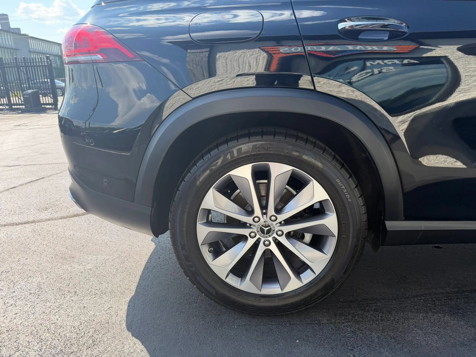 Used 2021 Mercedes-Benz GLE 350 4MATIC w/ Premium Package image 19