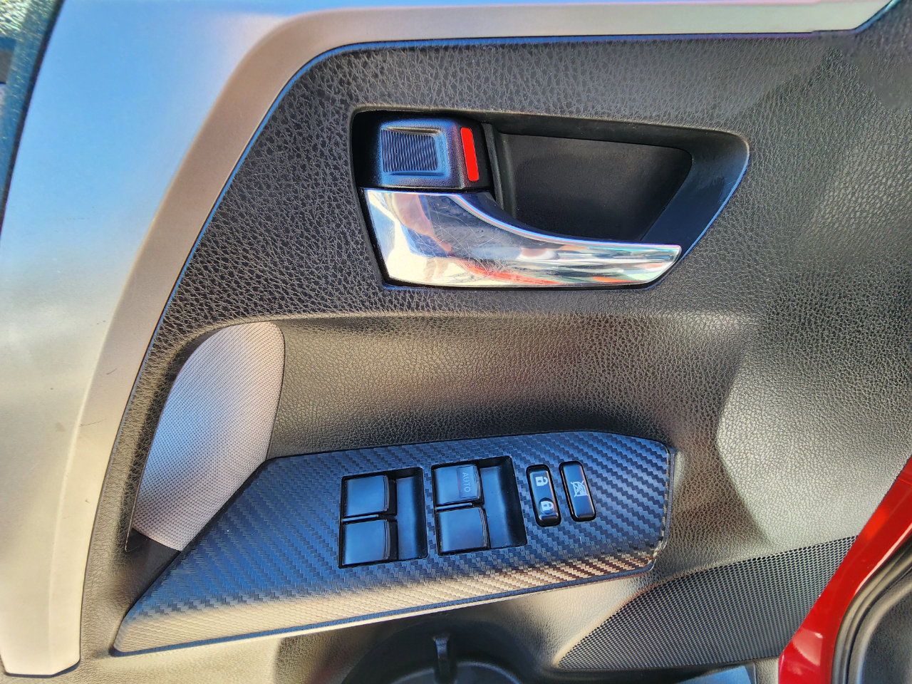 Used 2015 Toyota RAV4 XLE image 19