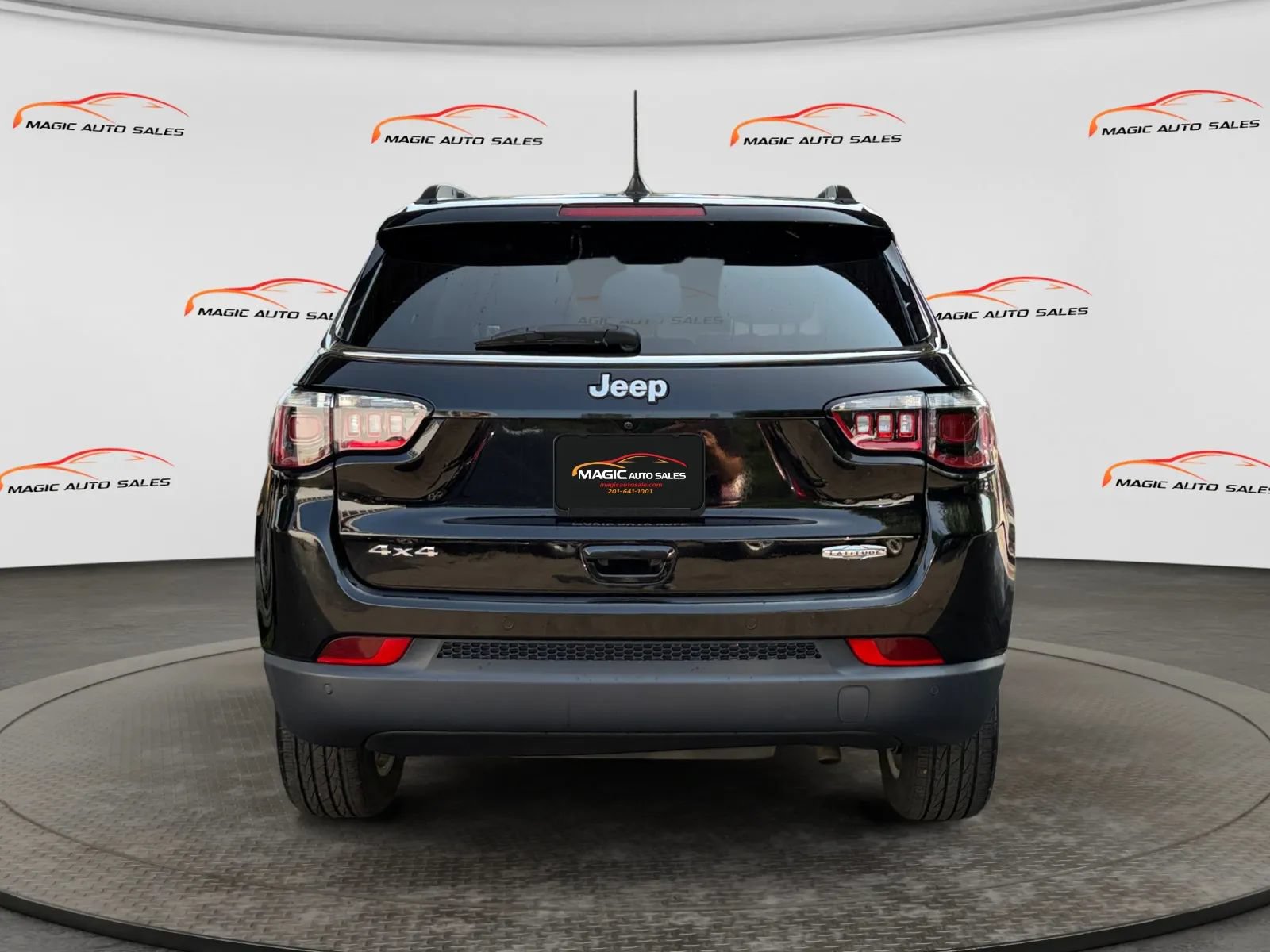Used 2021 Jeep Compass Latitude w/ Driver Assistance Group AWD/4WD image 9