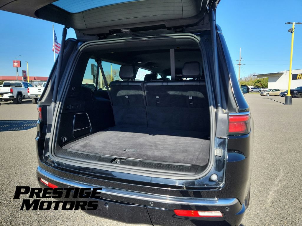 Used 2024 Jeep Wagoneer L Series II w/ Flexible Seating Group AWD/4WD image 35