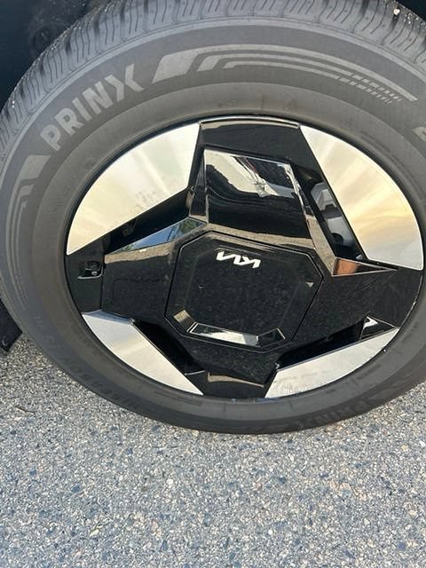 Certified 2024 Kia EV9 Light Long Range RWD image 2